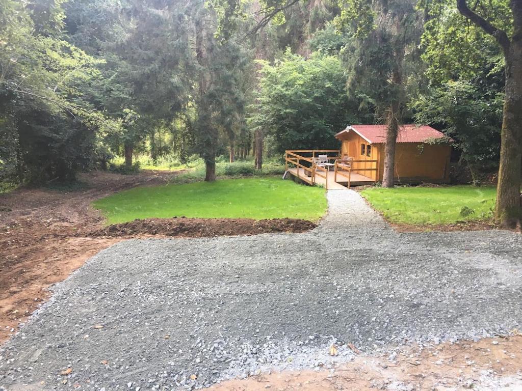 Cabane au milieu des bois photo 2