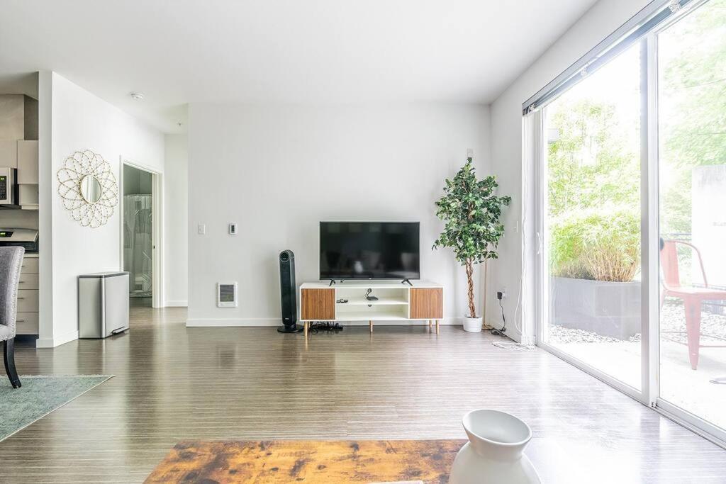One bedroom luxury apartment (Gym, Wifi, Parking, Rooftop Deck) photo 1