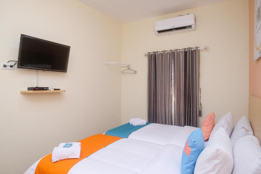 Sans Hotel City Park Medoho Semarang photo 4