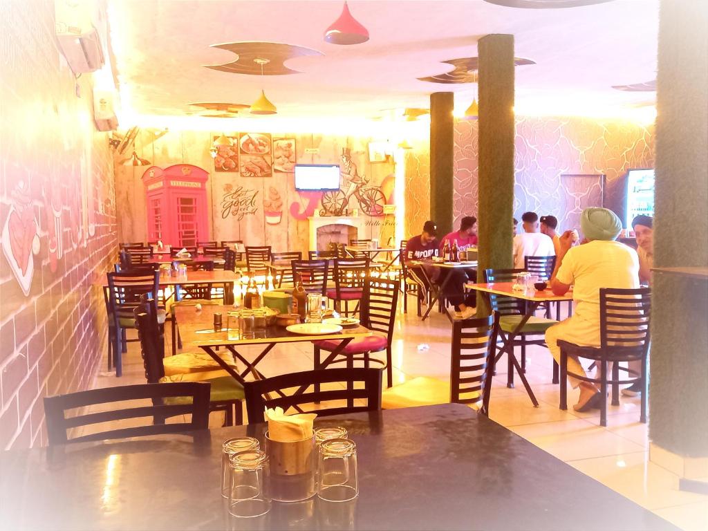 BS RESTAURANT & ROOMS -- Phagwara-Chandigarh ByPass -- Special for Family, Couples, Solo Travelers, Corporate photo 2