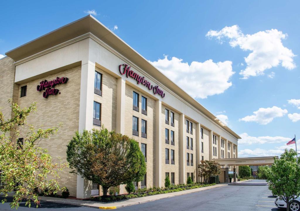 Hampton Inn Cleveland-Solon image
