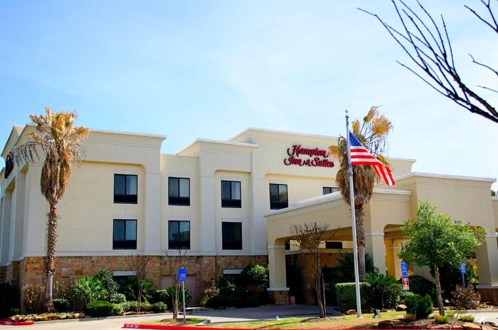 Hampton Inn and Suites College Station image