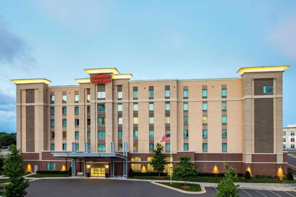 Hampton Inn & Suites Charlotte/Ballantyne image