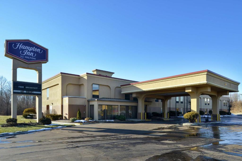 Hampton Inn Columbus-East image