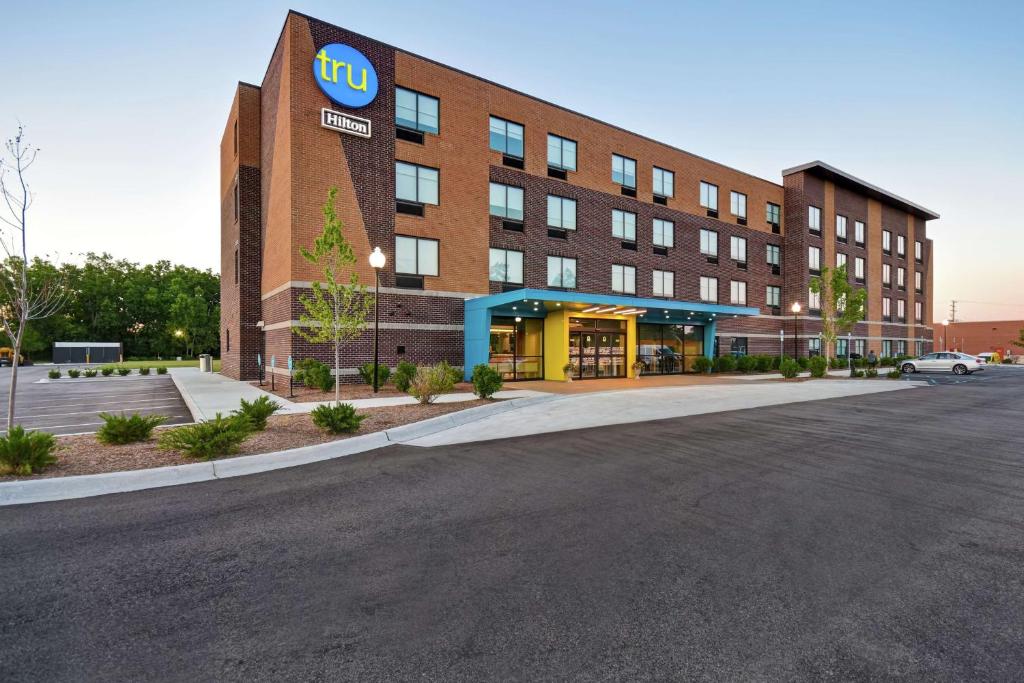 Tru by Hilton Sterling Heights Detroit image