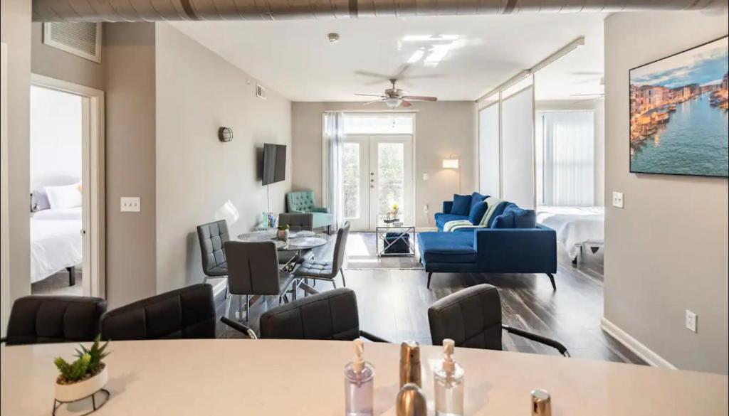 Charming 1,100 sq ft apartment near to The Shops at Legacy photo 1