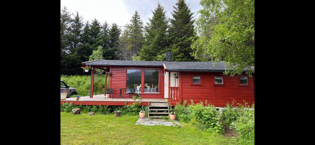 Waterfront mountain view cabin Lofoten photo 4