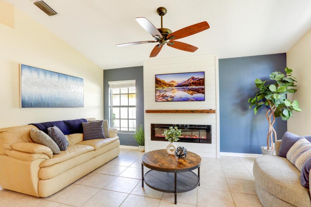 Sleek Jupiter Retreat with Lanai and Pool! photo 3