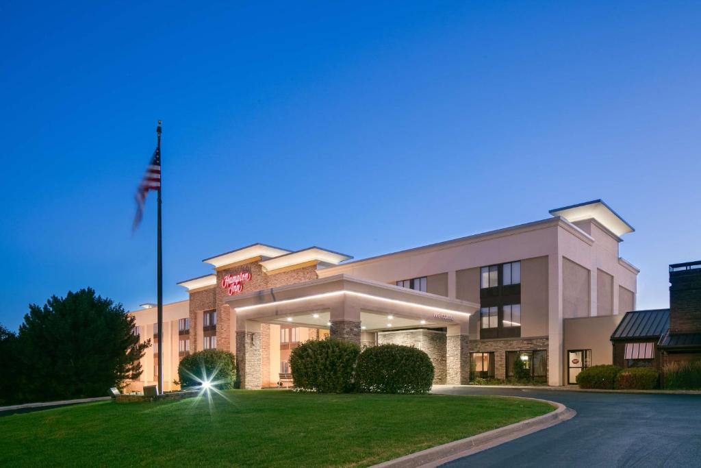 Hampton Inn Iowa City/Coralville photo 1