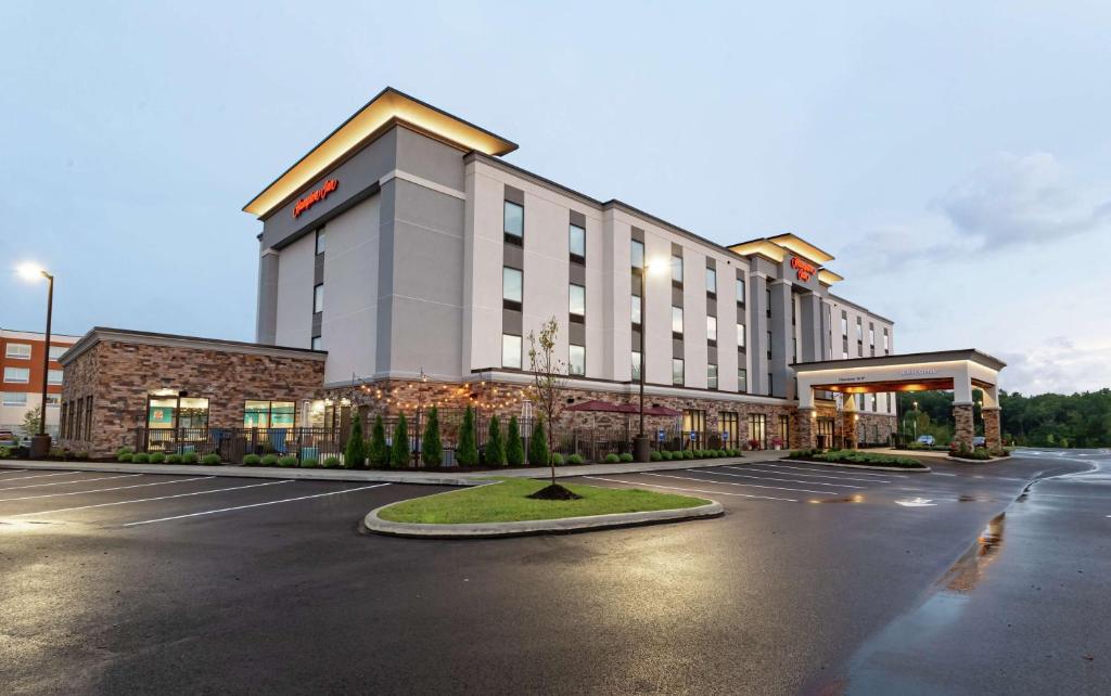 Hampton Inn Madison, OH photo 1
