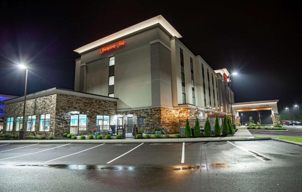 Hampton Inn Madison, OH photo 2