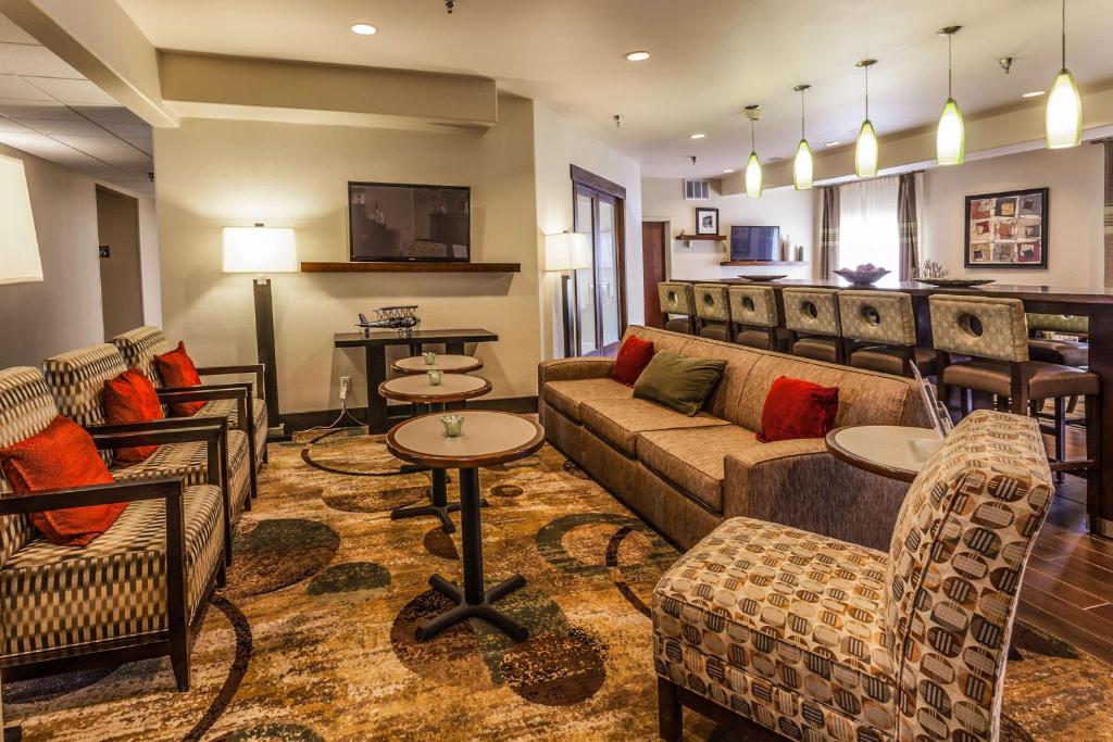 Hampton Inn Colorado Springs-Airport photo 3