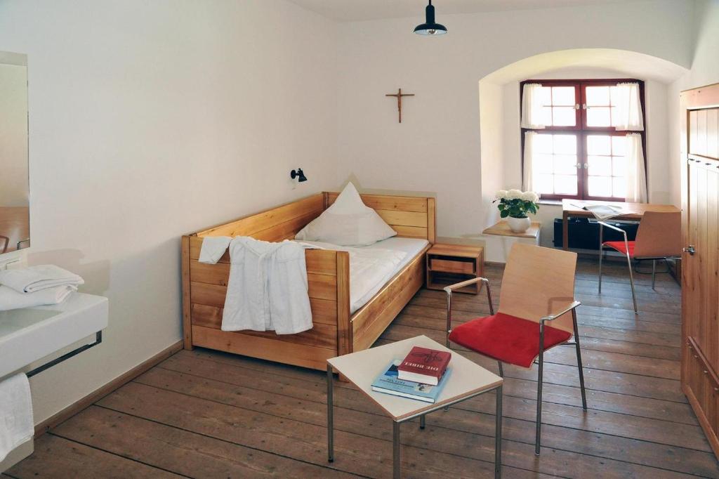 Tagungshaus Kloster Heiligkreuztal photo 4