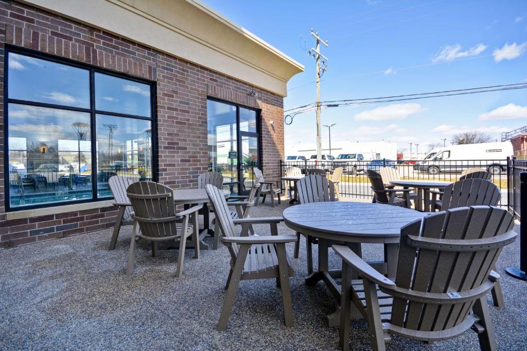 Hampton Inn & Suites Detroit/Warren photo 2