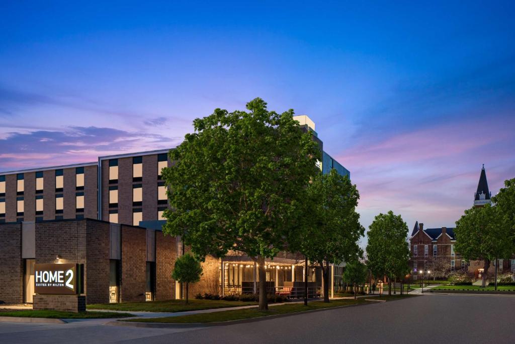 Home2 Suites by Hilton Des Moines at Drake University photo 1