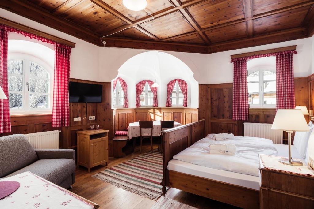 Hotel Dolomitenhof & Chalet Alte Post photo 4