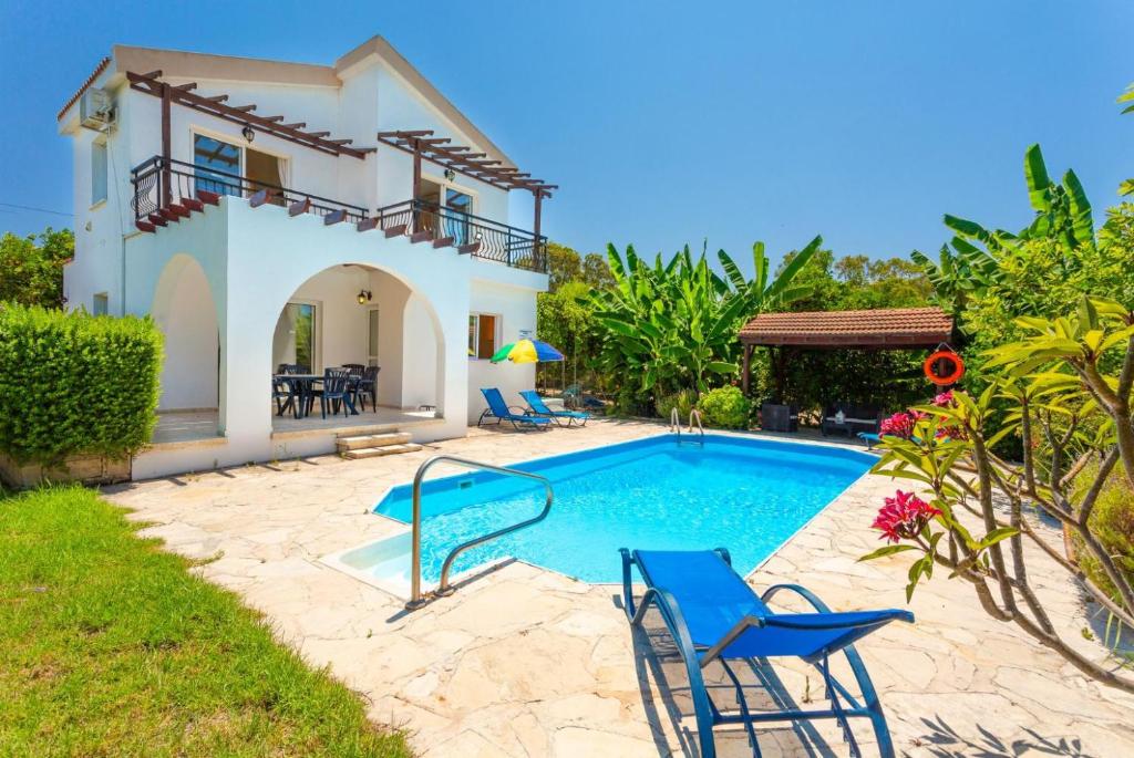 Sun Beach Villa Thio