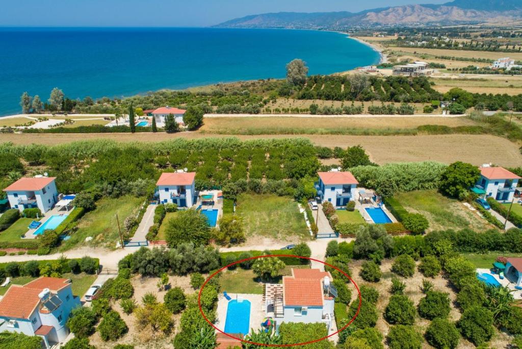 Sun Beach Villa Thio photo 3