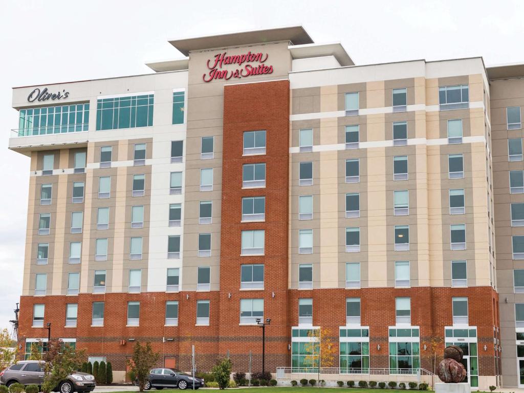 Hampton Inn & Suites Erie Bayfront photo 1