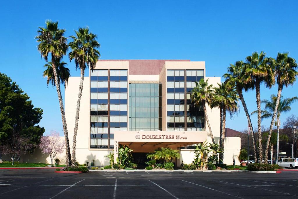 DoubleTree by Hilton Fresno Convention Center image