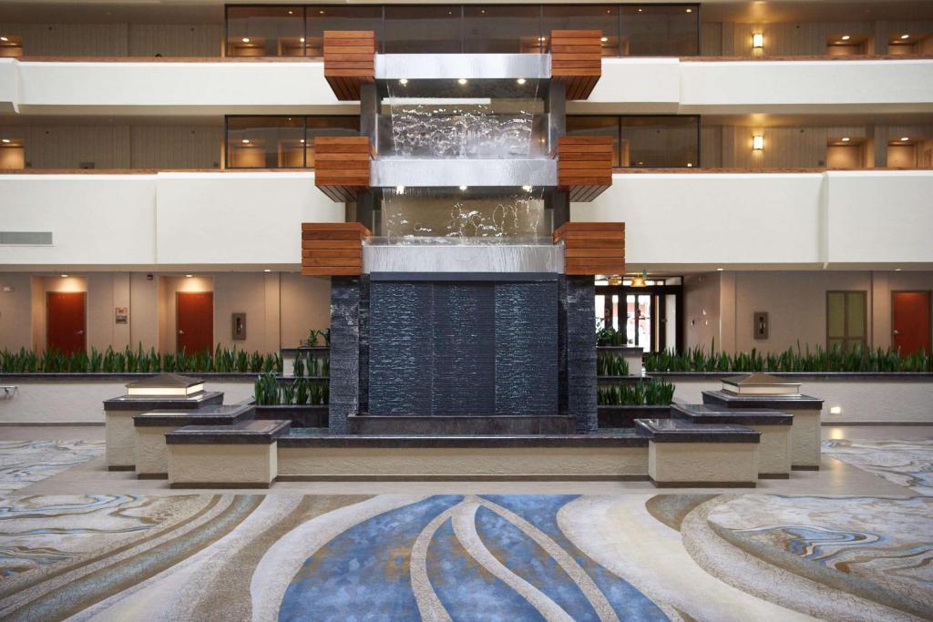 DoubleTree by Hilton Fresno Convention Center photo 2