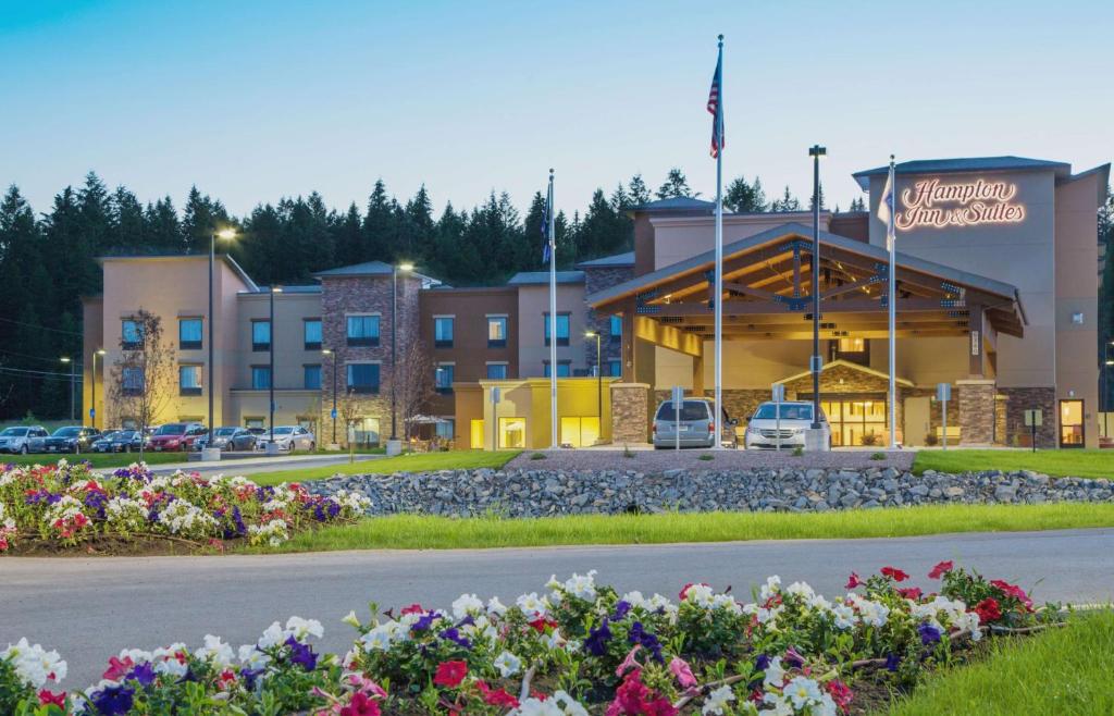 Hampton Inn & Suites Whitefish image