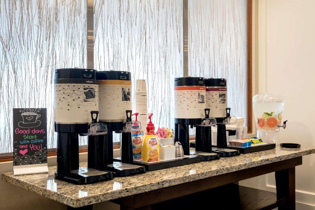 Hampton Inn Hallandale Beach-Aventura photo 1