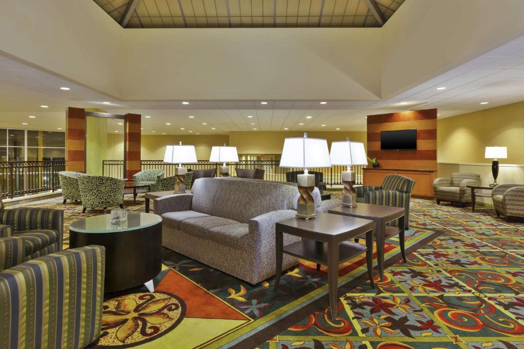 DoubleTree by Hilton Holland image