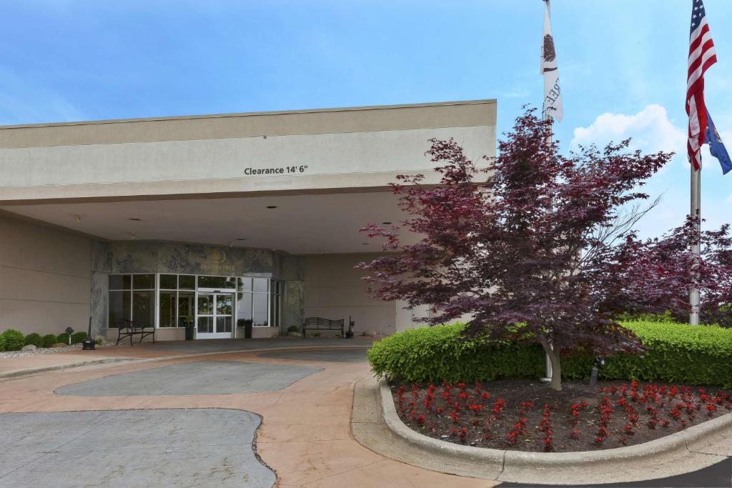 DoubleTree by Hilton Holland photo 1