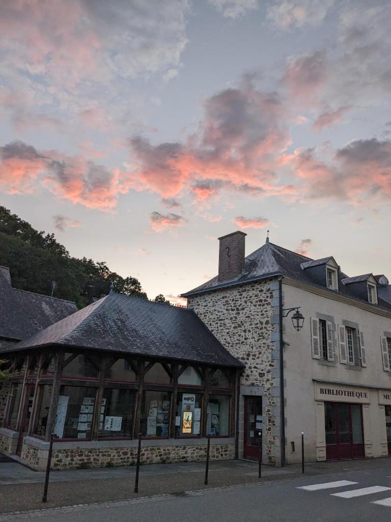Chailland Home with a view photo 1