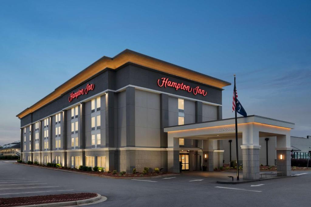 Hampton Inn Simpsonville image