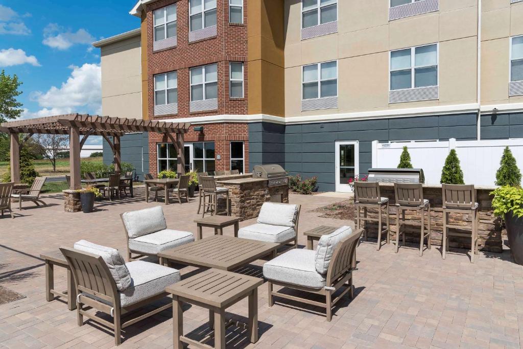 Homewood Suites by Hilton Indianapolis Airport / Plainfield photo 1