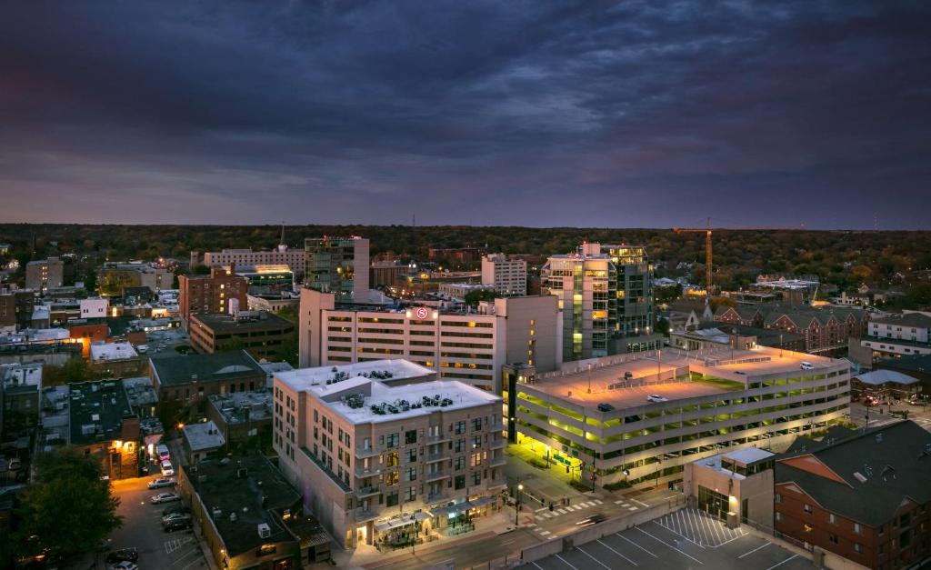 Hilton Garden Inn Iowa City Downtown University photo 1