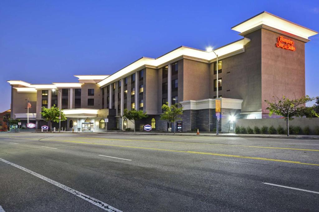Hampton Inn & Suites Los Angeles Burbank Airport image