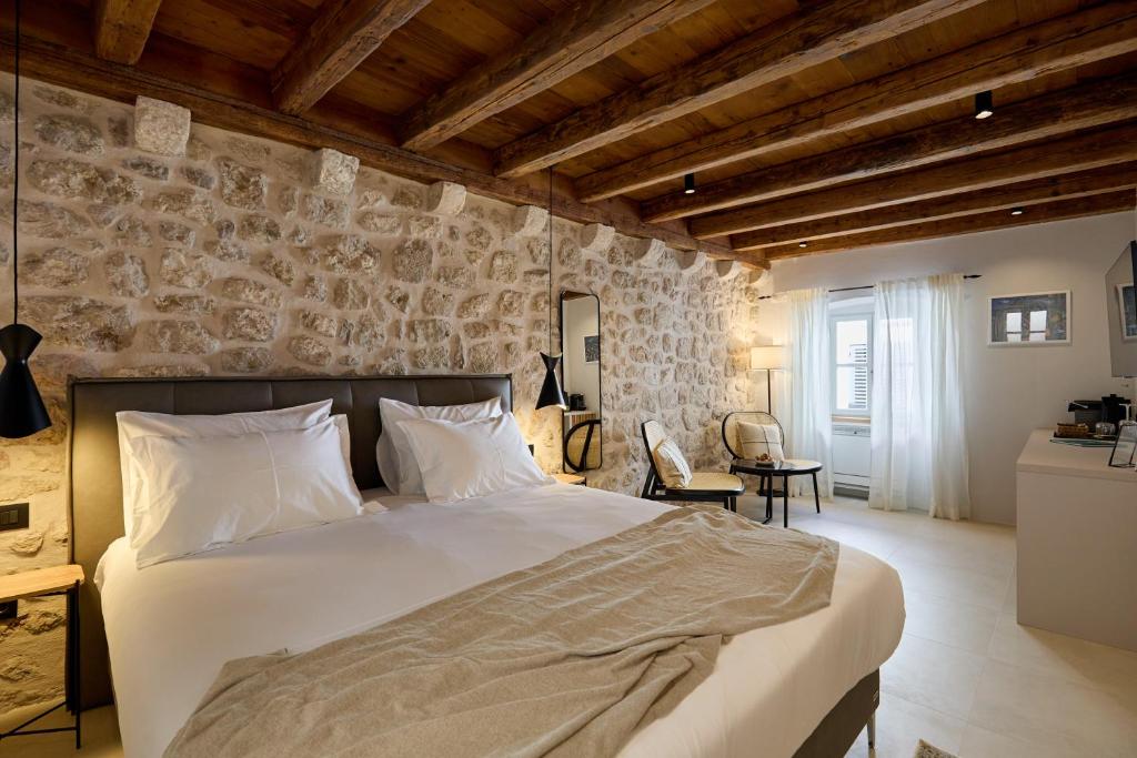 Modern Stone House, luxury suites in Dubrovnik Old Town, Dubrovnik
