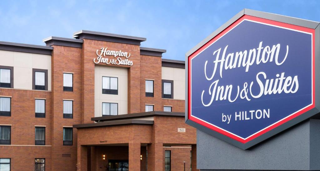 Hampton Inn & Suites La Crosse Downtown image