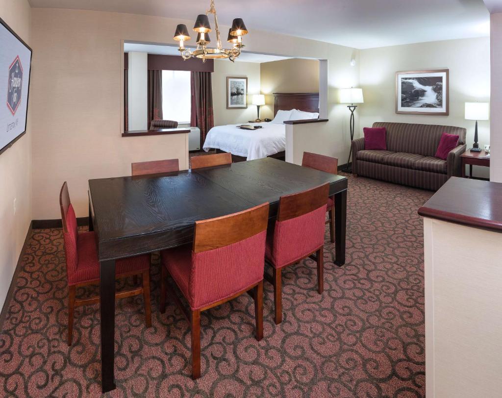 Hampton Inn by Hilton Littleton - Tap to explore photos
