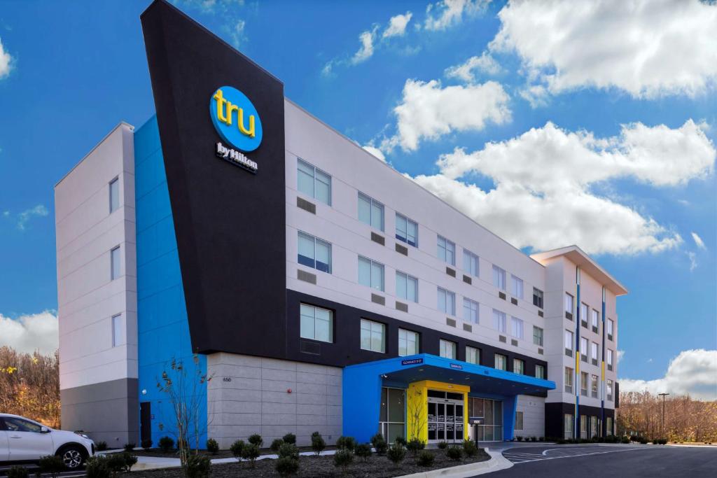 TRU by Hilton Lynchburg image
