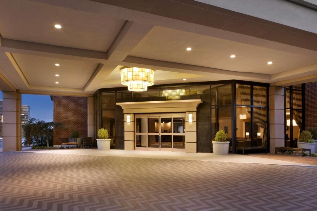 DoubleTree by Hilton McLean Tysons photo 4