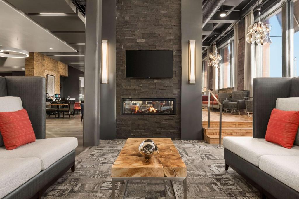 Homewood Suites By Hilton Milwaukee Downtown image