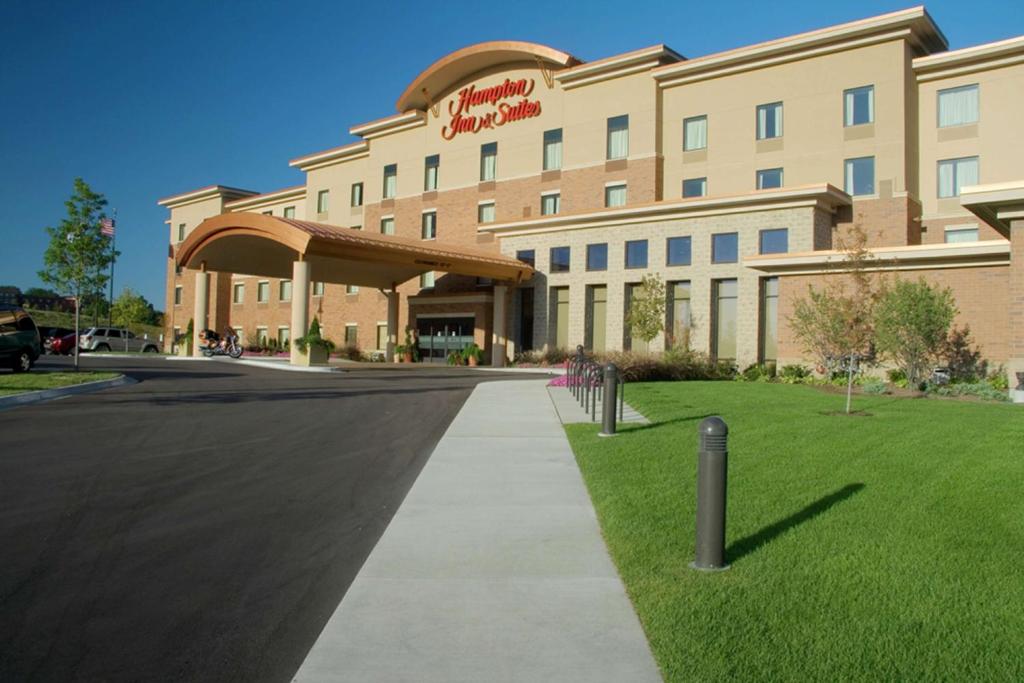 Hampton Inn & Suites Madison-West image