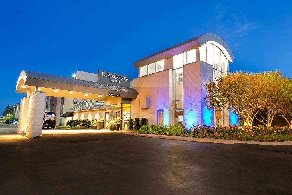 DoubleTree by Hilton Roseville Minneapolis image