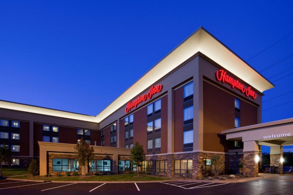 Hampton Inn Minneapolis NW Maple Grove image