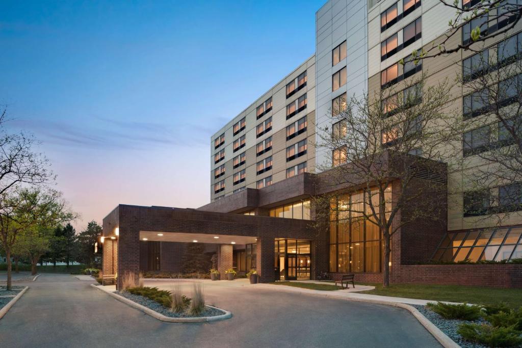 DoubleTree by Hilton St. Paul, MN photo 3