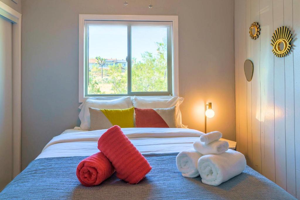 Perfect Getaway withAmazing Views at Joshua Tree home photo 3