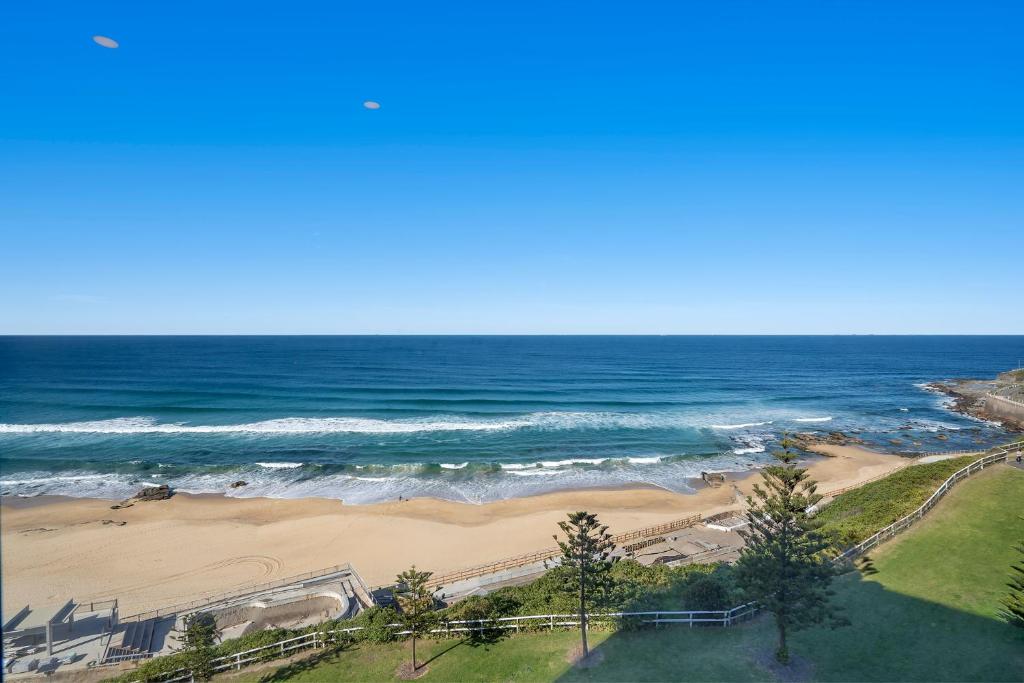 703 Luxury Ocean View Apartment