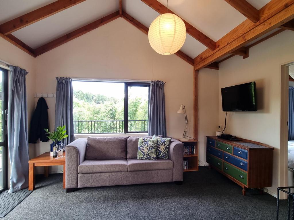 Treetop Treasure - Hanmer Springs Holiday Home photo 4