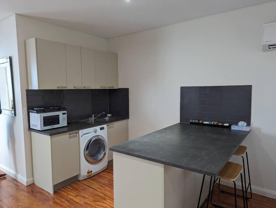 Spacious 2 bedroom apartment @Kingston Foreshore photo 1