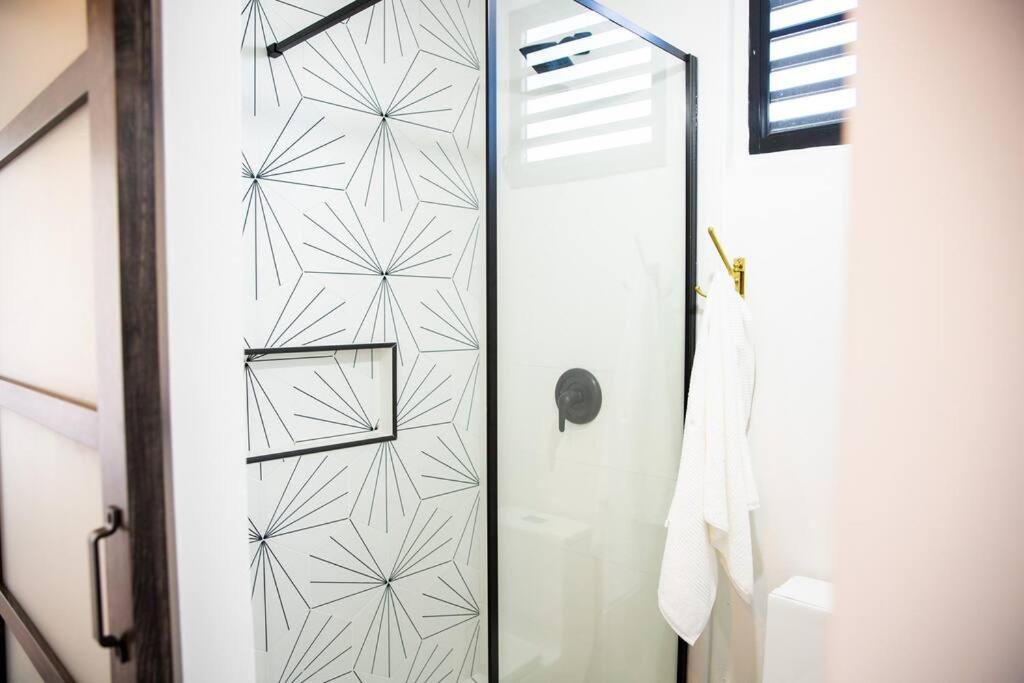 Container home- private hot tub + close to beach photo 1