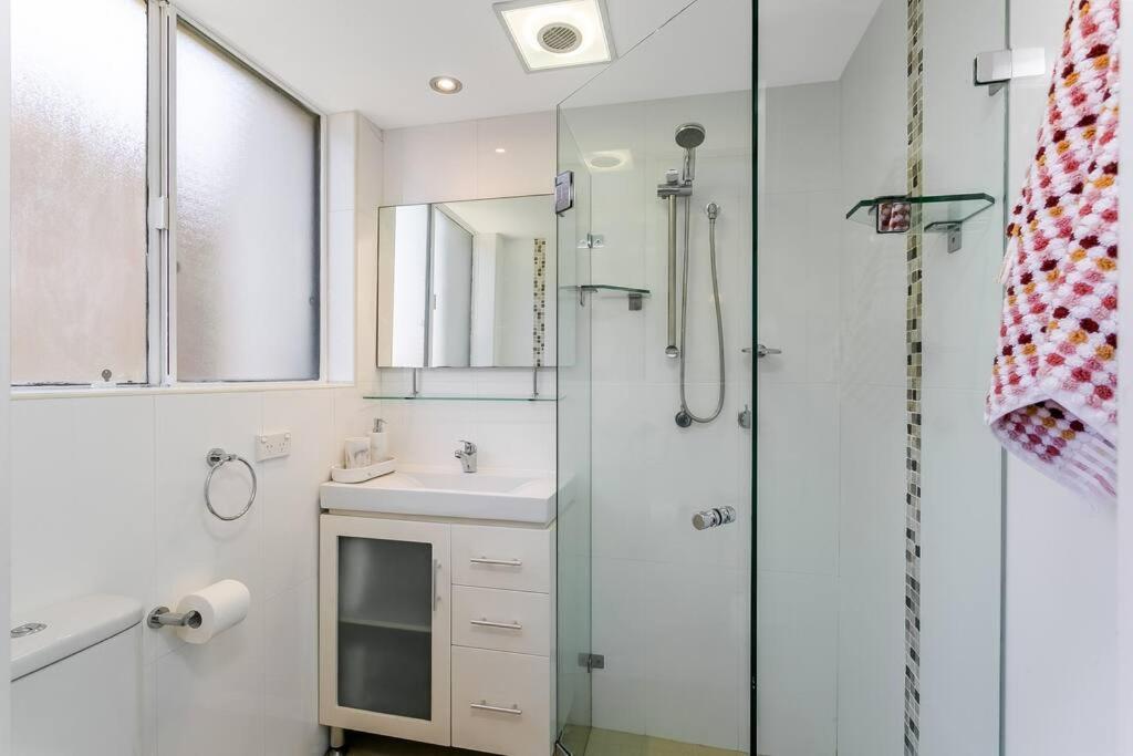 STG38 - stunning waterfront apartment - Drummoyne photo 3